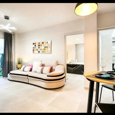 Romantic Jacuzzi Apartment-2